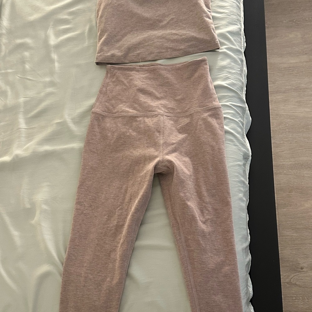 NEVER WORN Beyond yoga Soft Pink workout Set